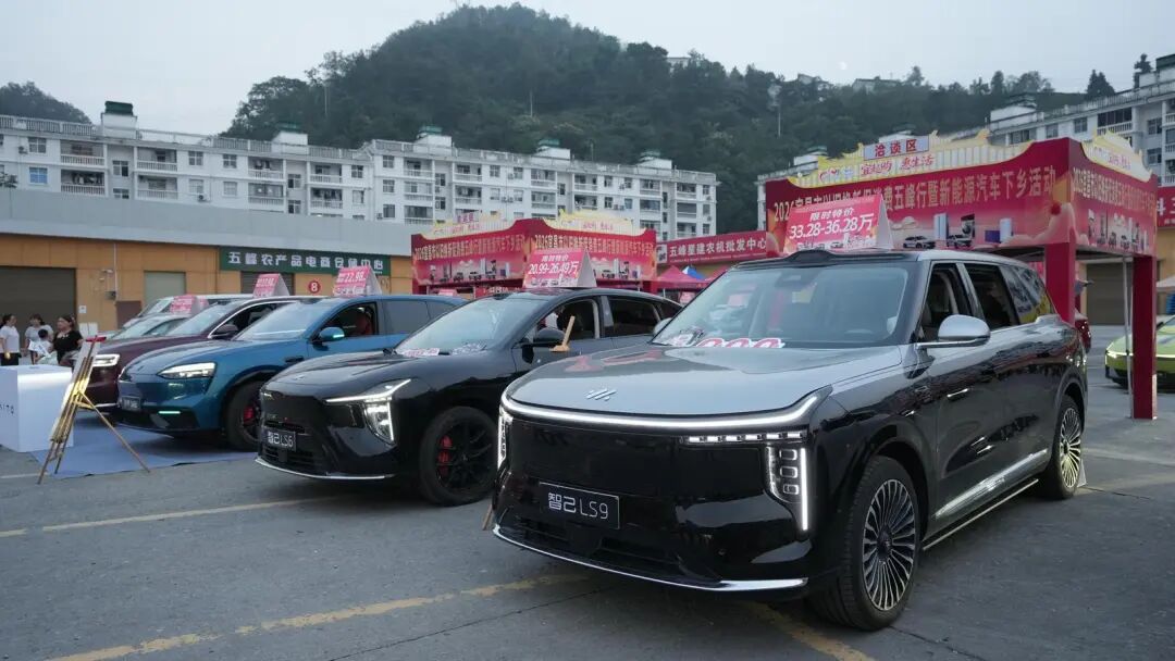 “中秋月圆·乐购五峰”迎中秋促消费系列活动现场(通讯员 李莫 摄)
